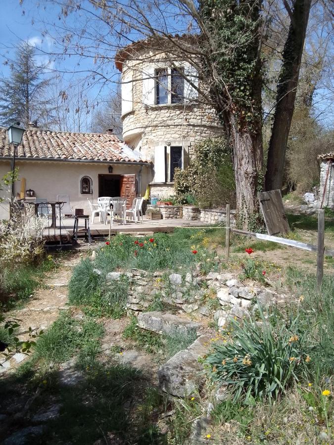 Les Favouilles - Gite & Chambres D Hotes Dauphin Extérieur photo